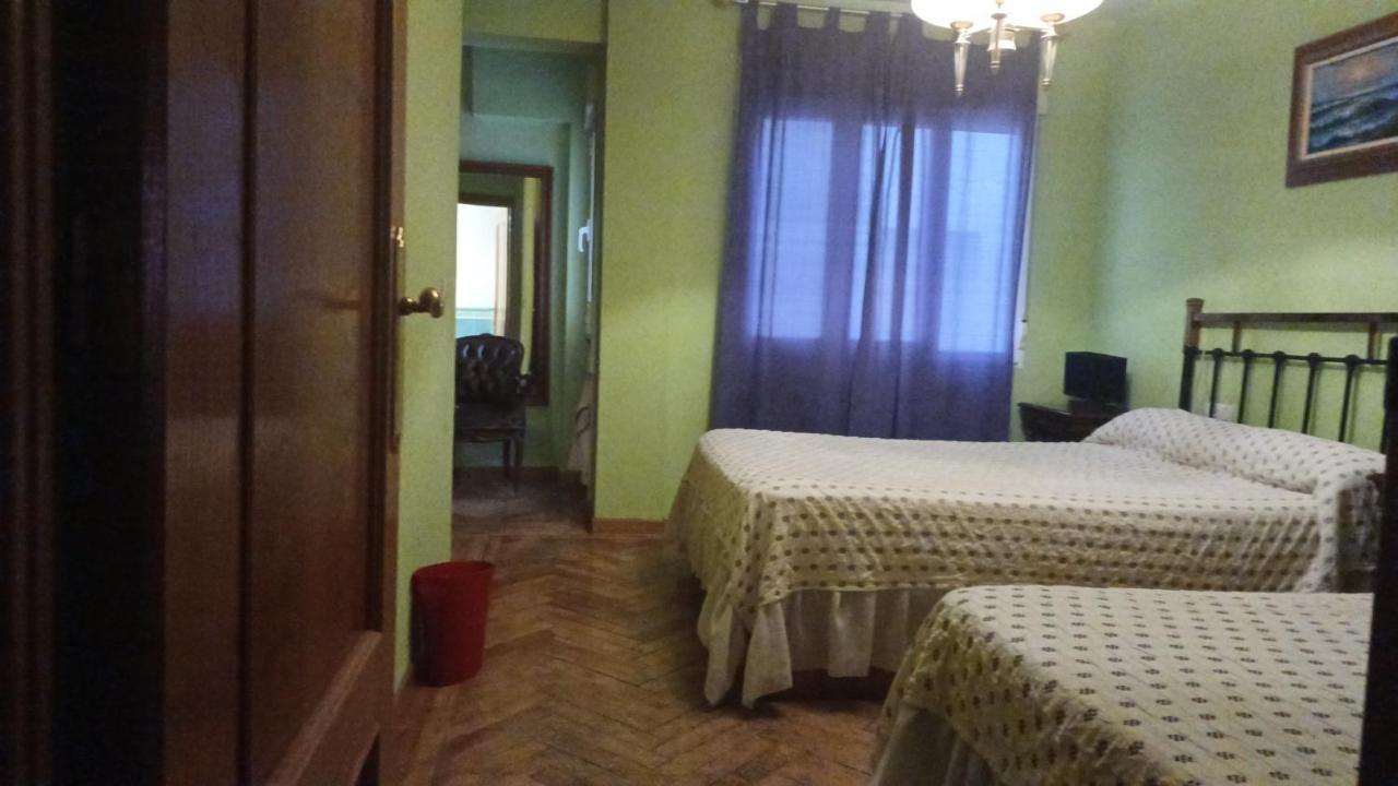 Centro Plaza Guzman Apartamento Leão Exterior foto